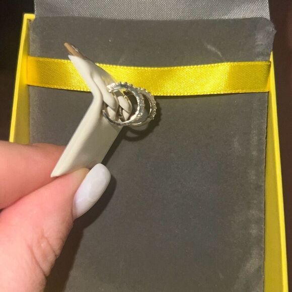 ✨Banger Cubic Zirconia Huggie Hoop Earrings in 10K Solid Gold✨ - Picture 7 of 9